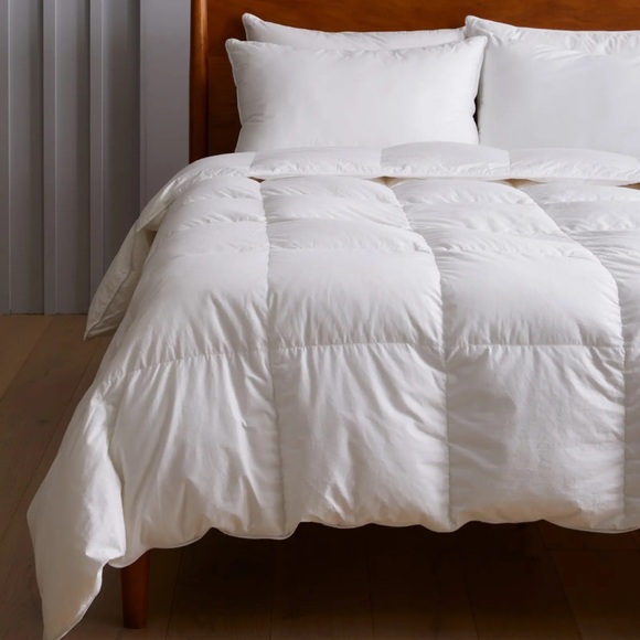 Quince Other - Quince all seasons Luxurious White Queen Duvet